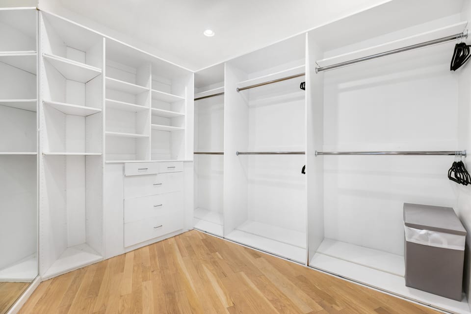 Luxury House, Multiple Beds, Pool Access, Pool View (Rising Glen) | Interior