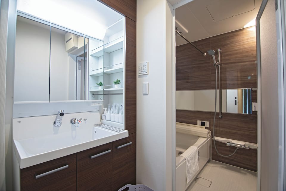 City Villa | 4 bedrooms, desk, WiFi (free)