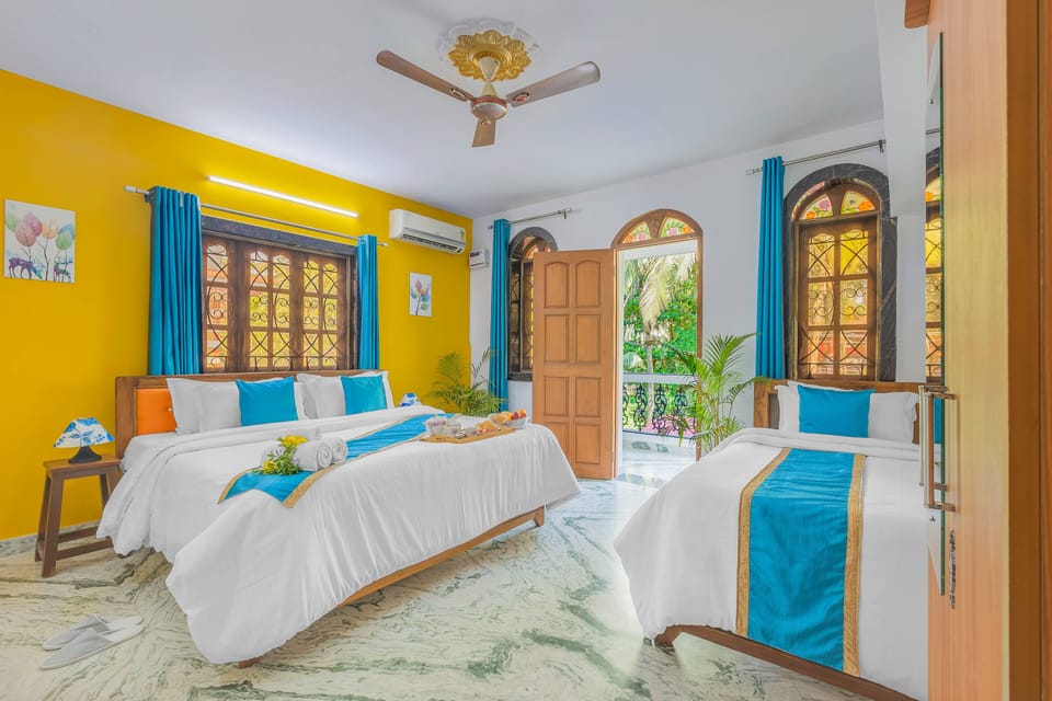 Deluxe Double Room | Down comforters, desk, iron/ironing board, free WiFi