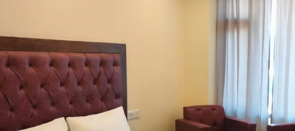Deluxe Double or Twin Room | Individually decorated, individually furnished, free WiFi, bed sheets