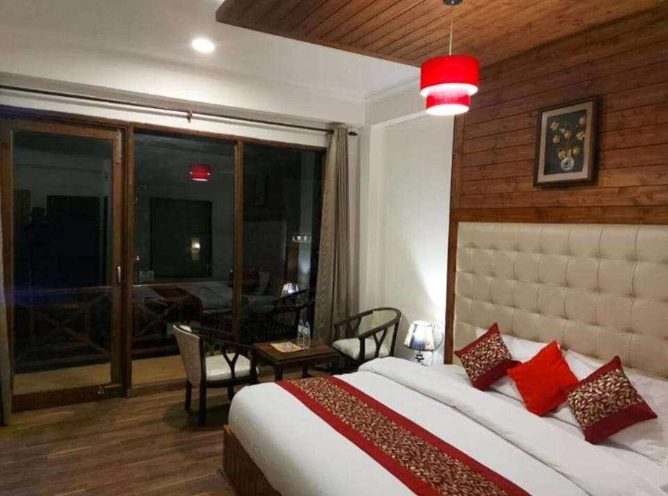 Deluxe Double or Twin Room | Individually decorated, individually furnished, free WiFi, bed sheets