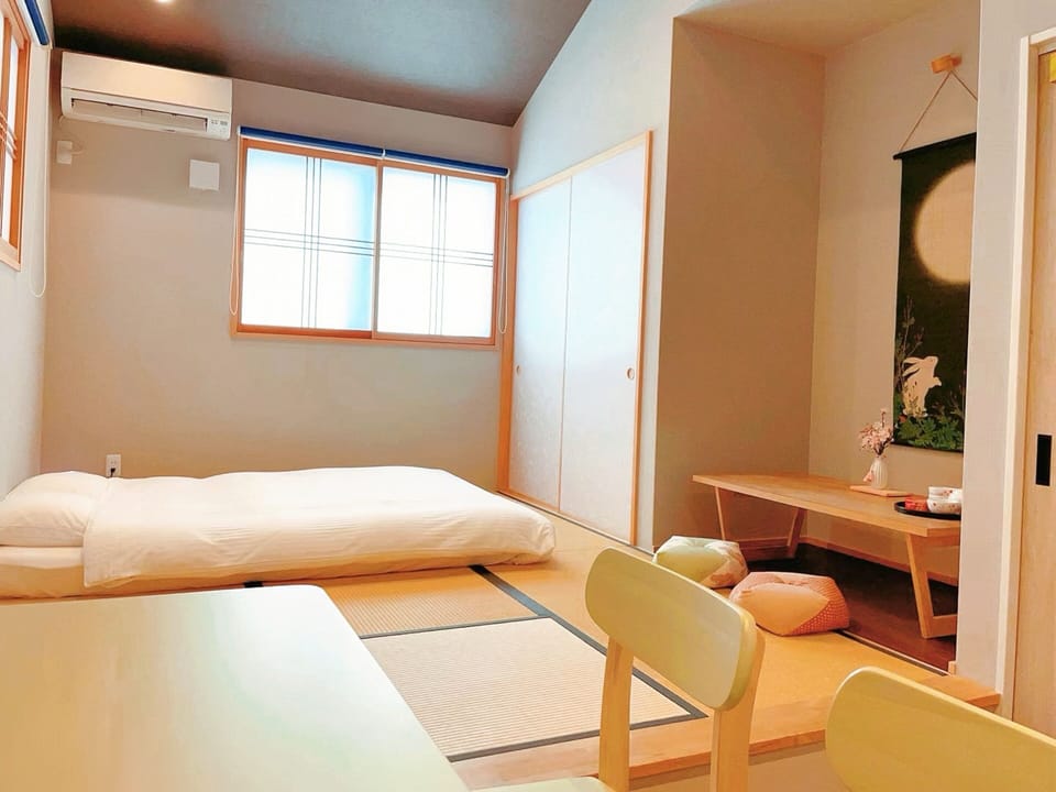 Romantic Triple Room | Free WiFi, bed sheets