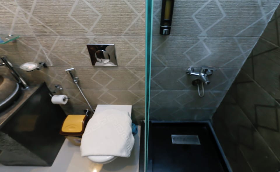 Comfort Room, Multiple Beds, Terrace, Valley View | Bathroom | Shower, rainfall showerhead, eco-friendly toiletries, hair dryer