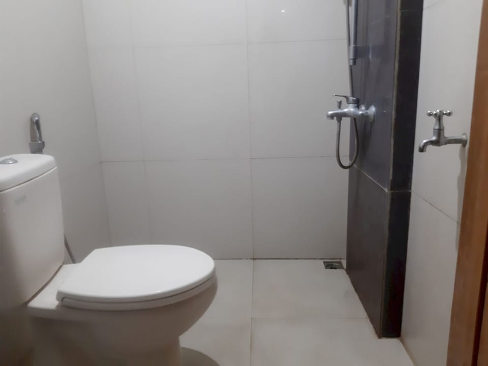Standard Double Room | Bathroom | Shower, towels, soap