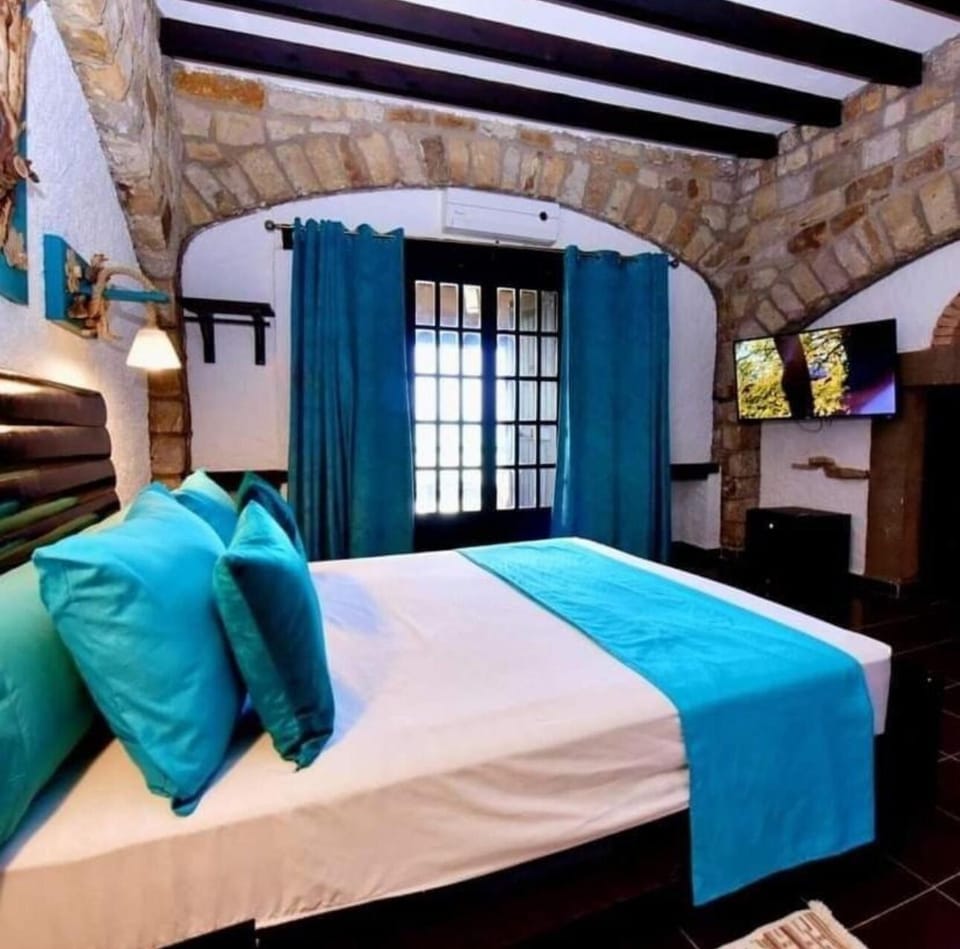 Minibar, blackout drapes, bed sheets