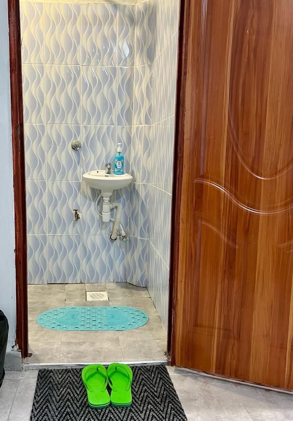 Business Studio | Bathroom | Shower, rainfall showerhead, free toiletries, bidet