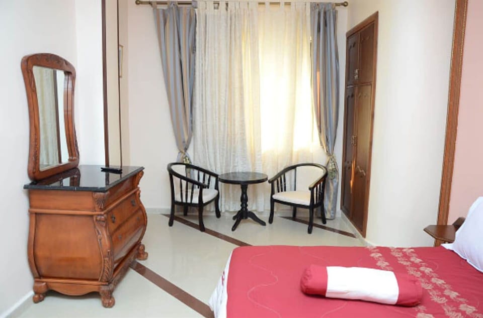Minibar, desk, laptop workspace, WiFi (free)
