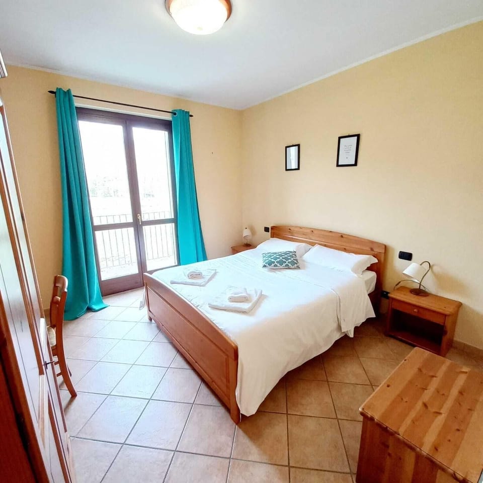 Classic Room, Balcony, Hill View | Desk