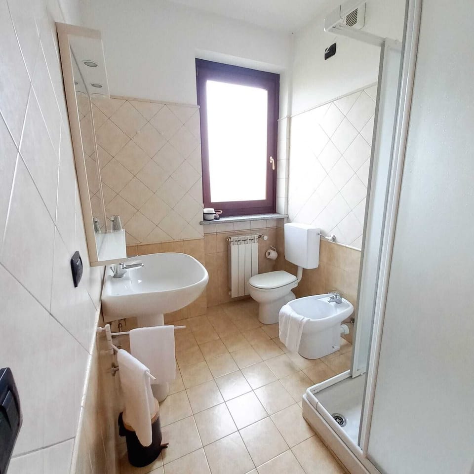 Classic Room, Balcony, Hill View | Bathroom