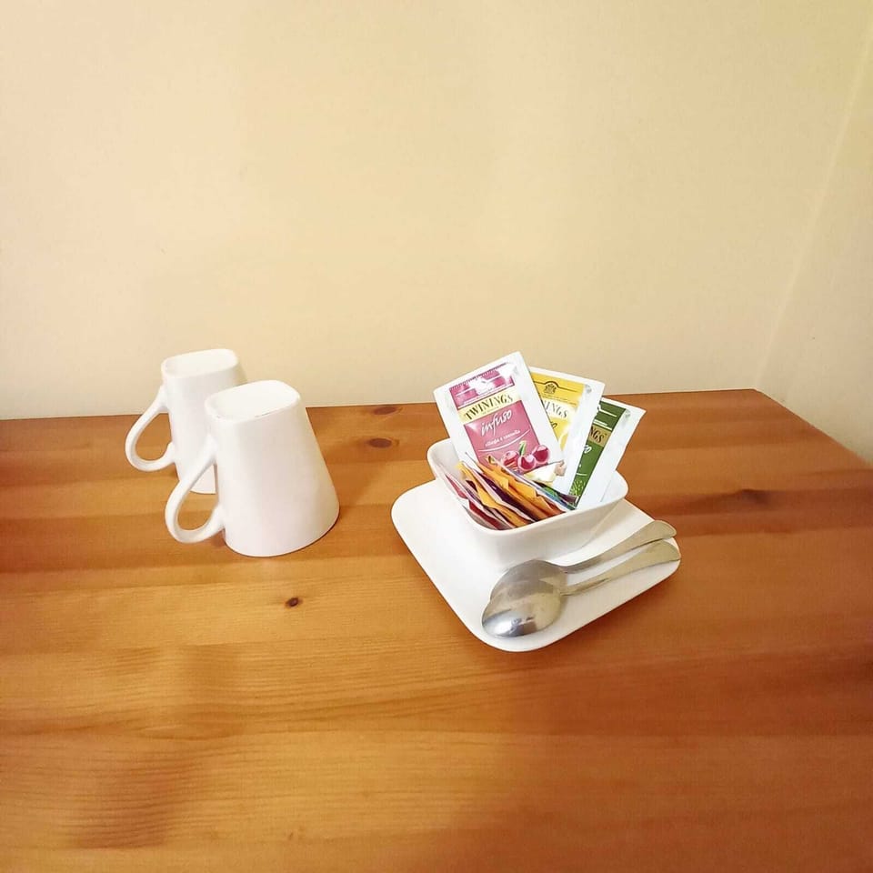 Comfort Room, Balcony | Desk