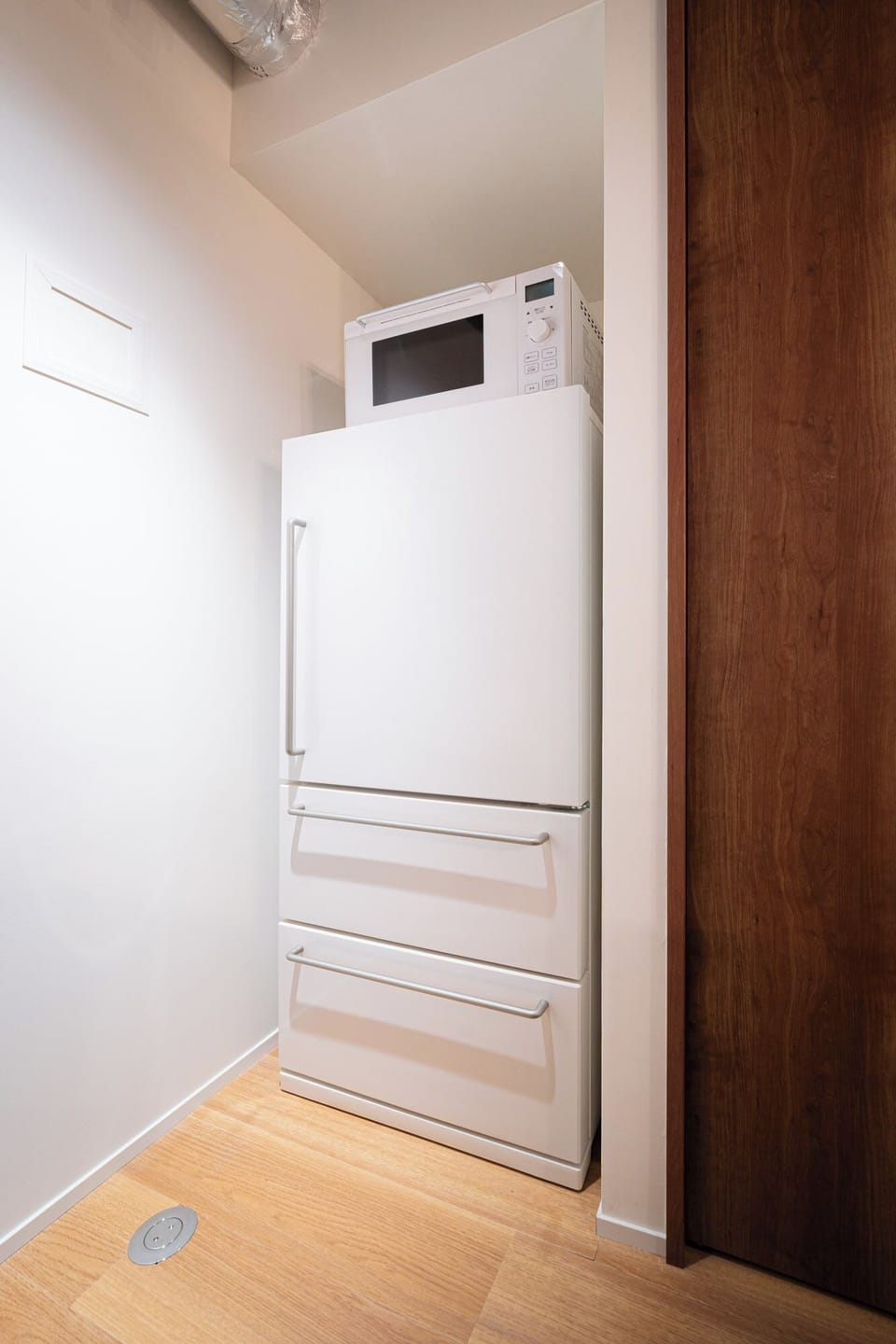 Mini-fridge, stovetop, cookware/dishes/utensils