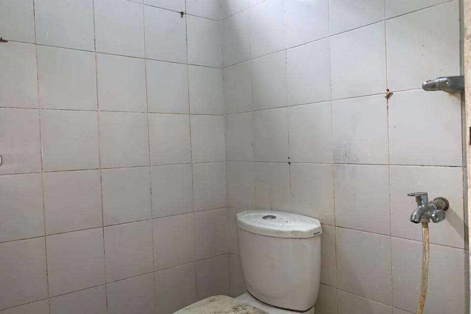 Standard Double Room | Bathroom | Shower, towels, soap
