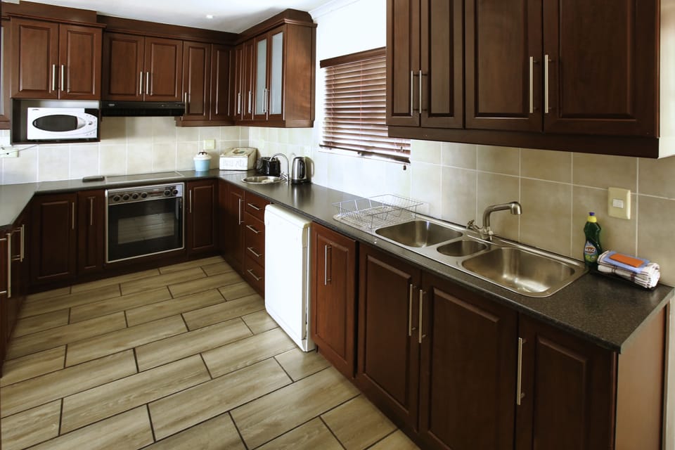 Traditional House | Private kitchen | Full-size fridge, microwave, oven, stovetop