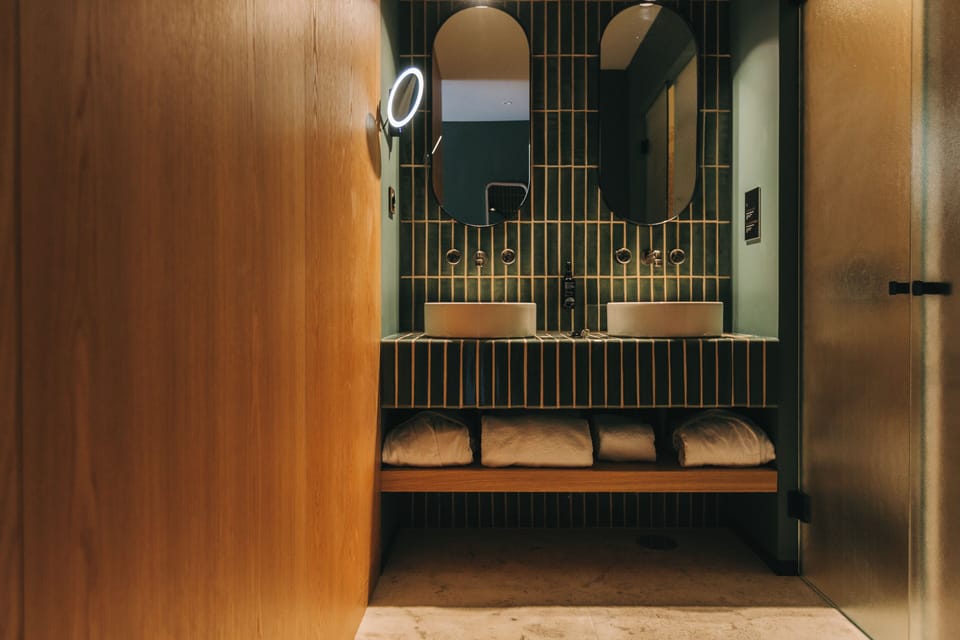 Royal Room, Bathtub, River View | Bathroom | Designer toiletries, hair dryer, bathrobes, slippers