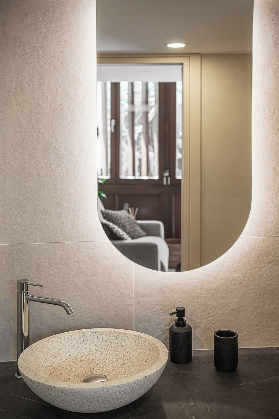 Deluxe Room | Bathroom | Shower, rainfall showerhead, free toiletries, hair dryer