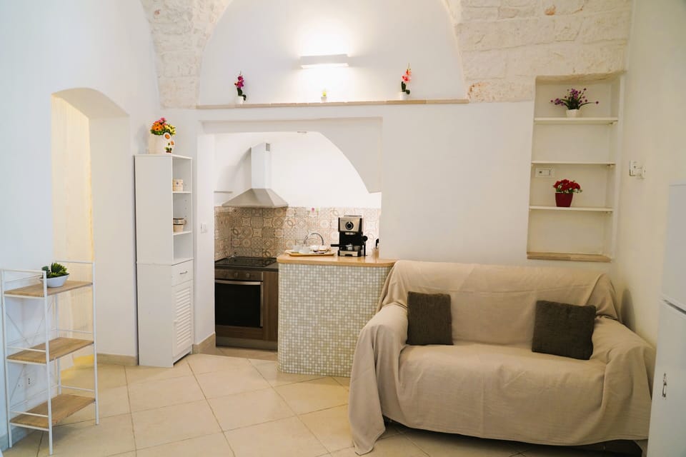 Traditional House | Living area | 32-inch flat-screen TV with cable channels