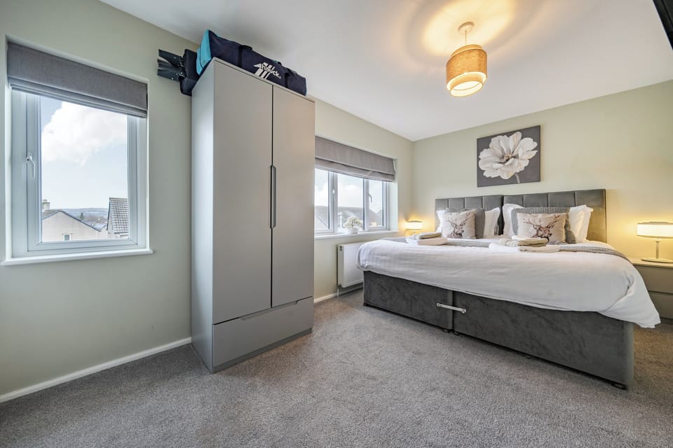 2 Bed House - Sleeps 4 - Garden - Parking - Wifi House in England