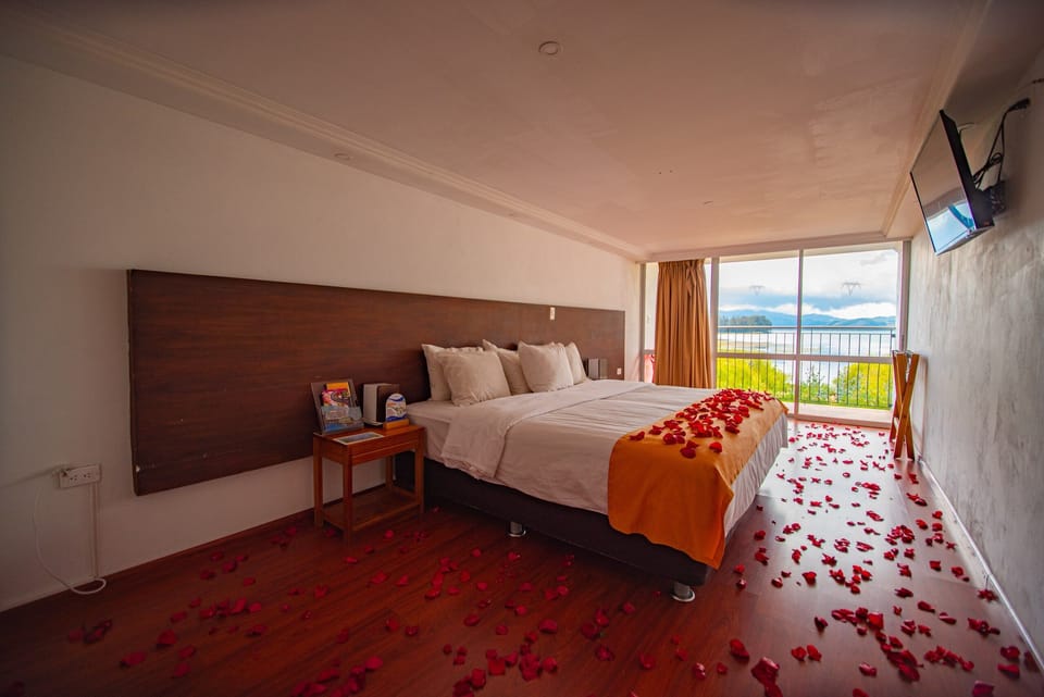 Pillowtop beds, laptop workspace, cribs (free), WiFi (free)