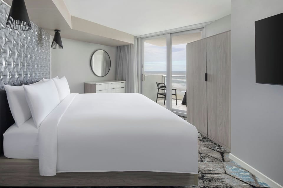 Suite, 1 Bedroom, Balcony (View) | Premium bedding, pillowtop beds, in-room safe, laptop workspace