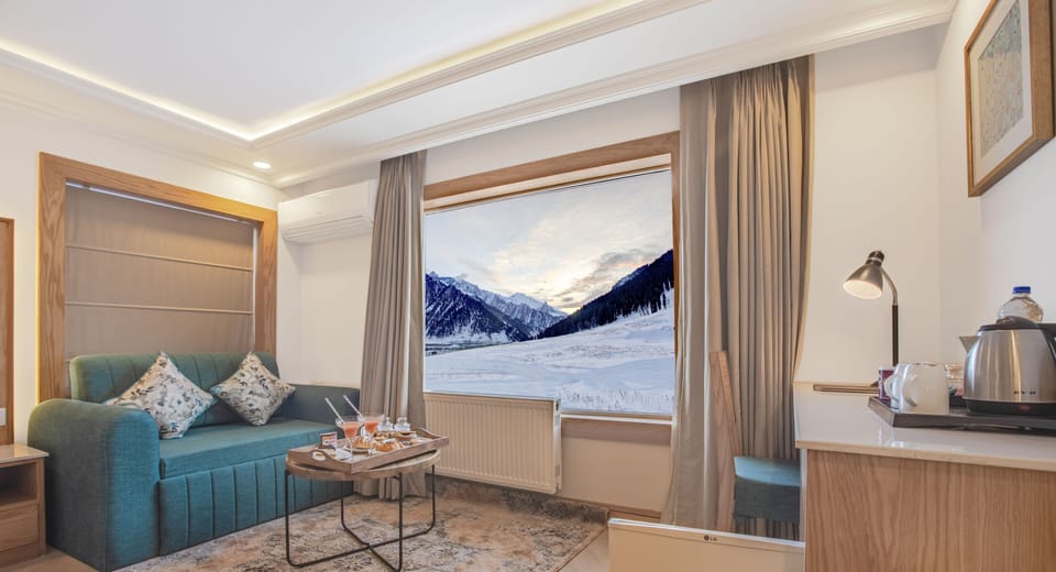 Premium Room, Mountain View | 1 bedroom, Egyptian cotton sheets, premium bedding, desk