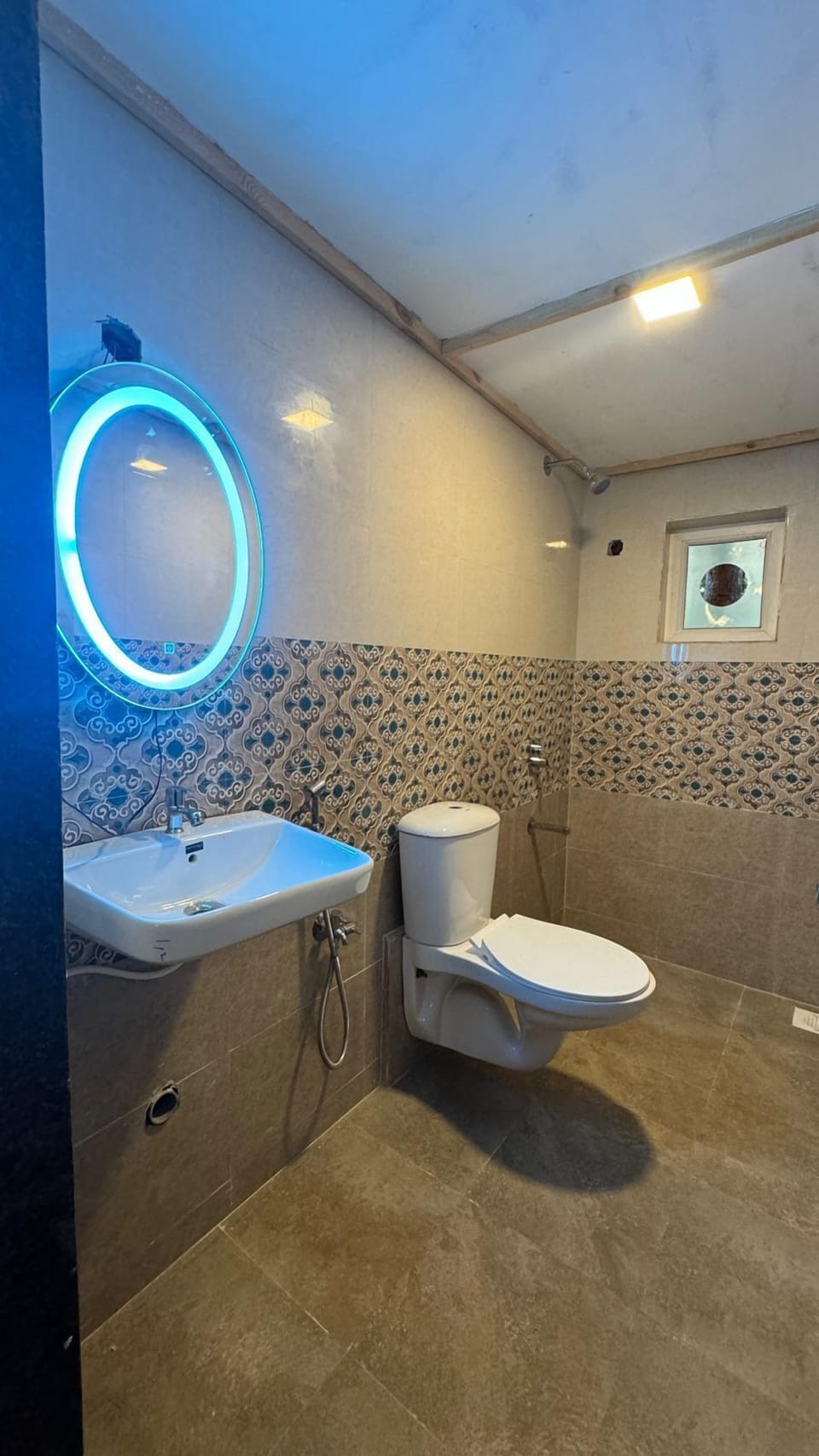 Romantic Cottage | Bathroom
