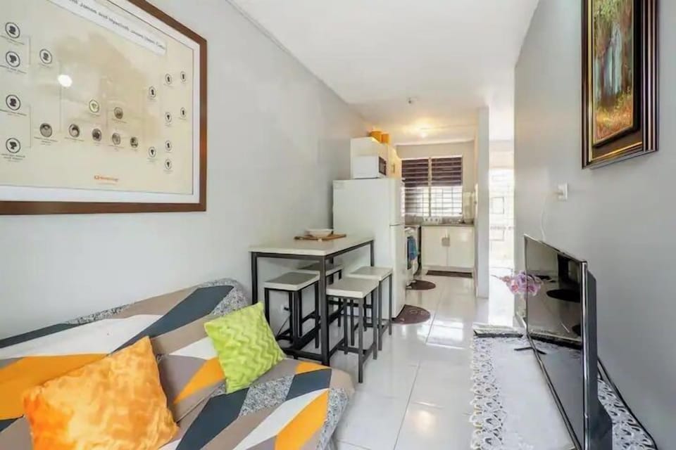 Junior Apartment, 1 Queen Bed with Sofa bed, Patio, Garden View | Living area