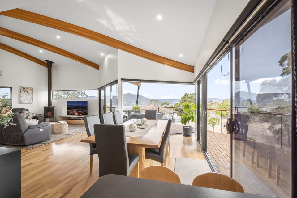 Deluxe House, Mountain View | 4 bedrooms, individually decorated, individually furnished, desk