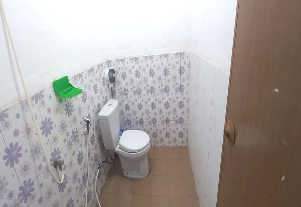 Standard Double Room | Bathroom | Shower, towels