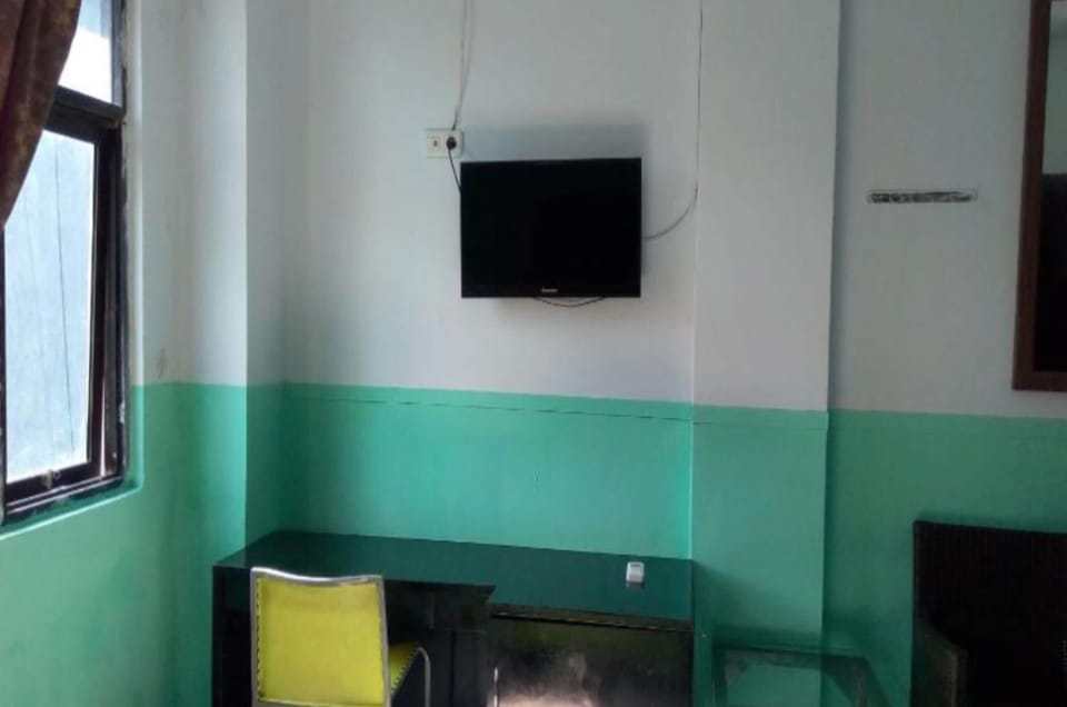 WiFi (free), bed sheets