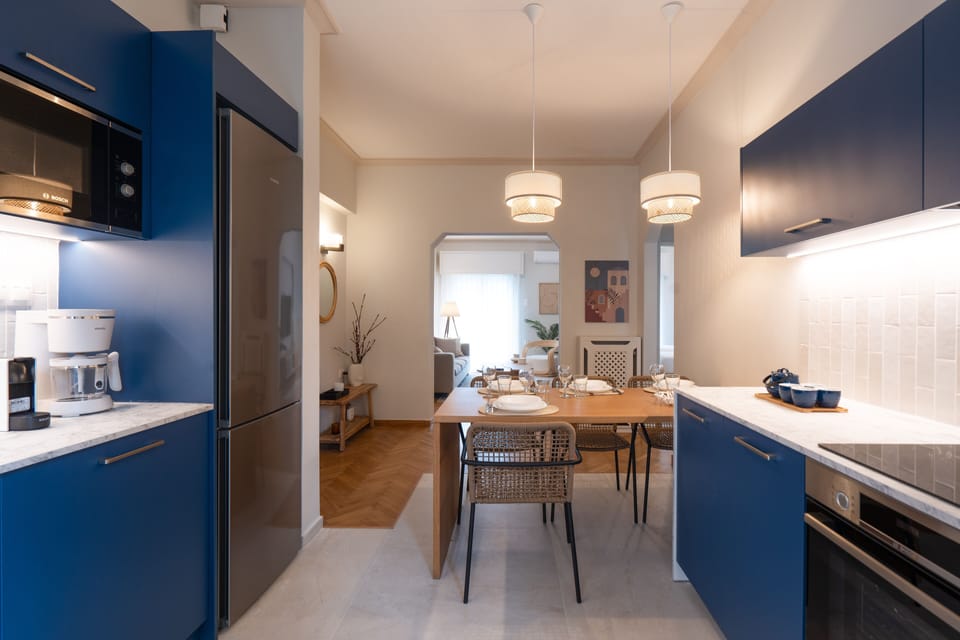 Design Apartment | Private kitchen | Fridge, microwave, oven, stovetop