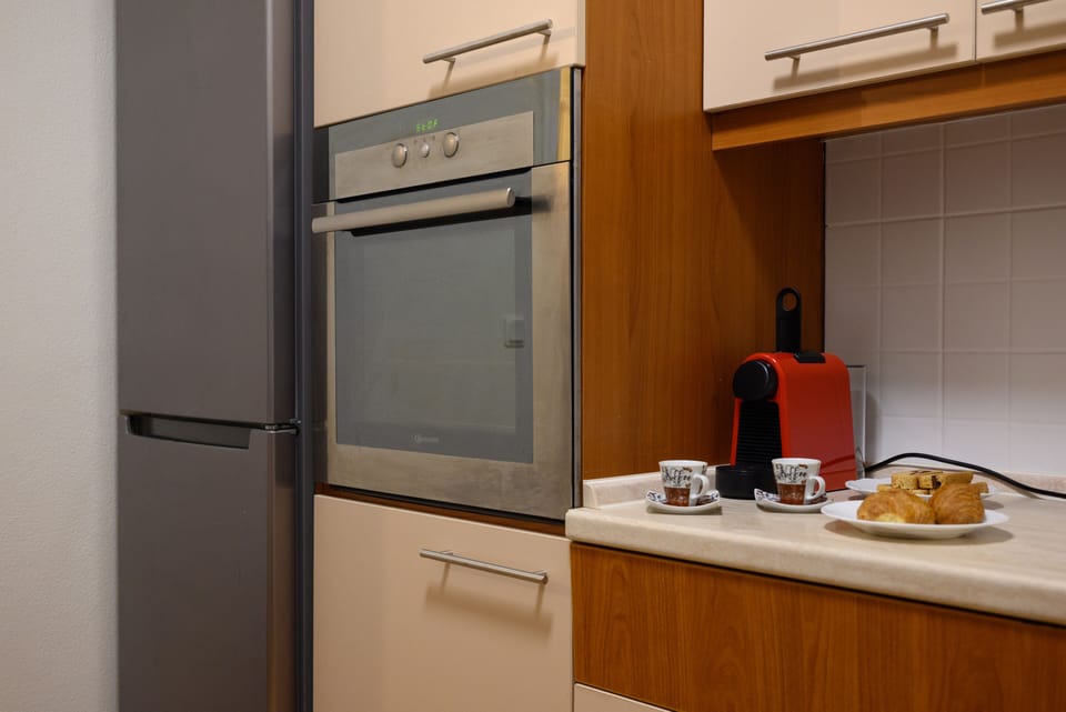 Luxury Villa | Private kitchen | Electric kettle, paper towels