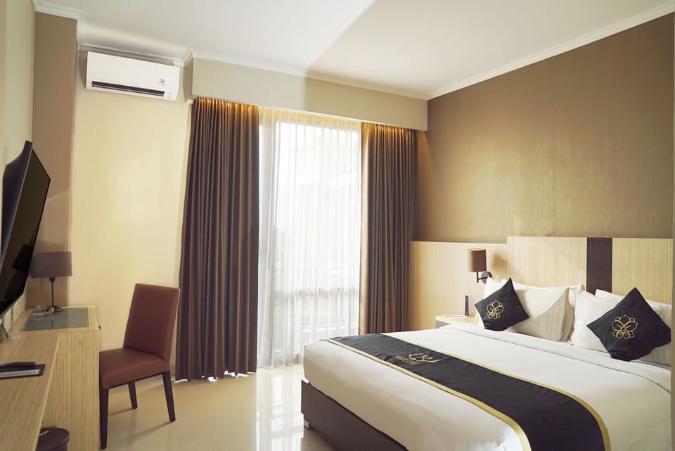 Deluxe Twin Room | In-room safe, desk, rollaway beds, free WiFi