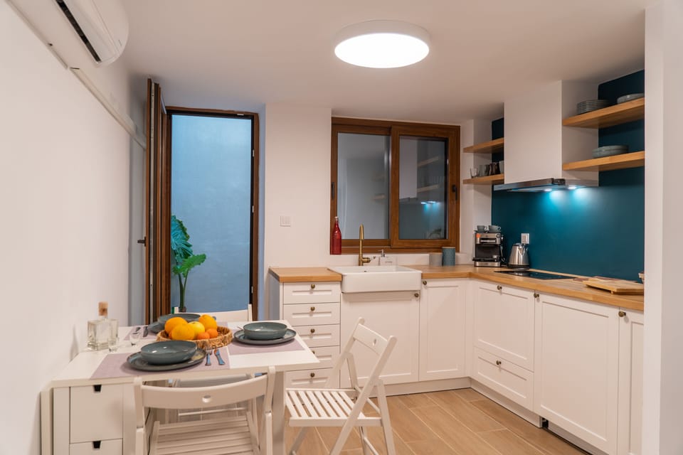 STRELITZIA | Desk, iron/ironing board, free WiFi, bed sheets