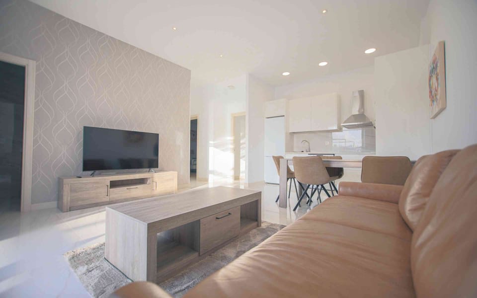 CATEGORY A - 3 BEDROOMS 2 BATHROOMS | Living area