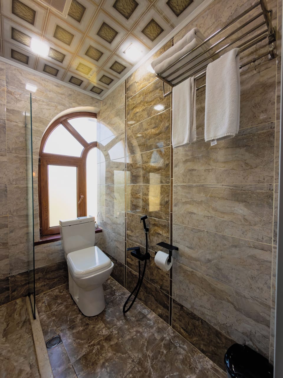 Standard Twin Room | Bathroom | Shower, designer toiletries, hair dryer, bathrobes