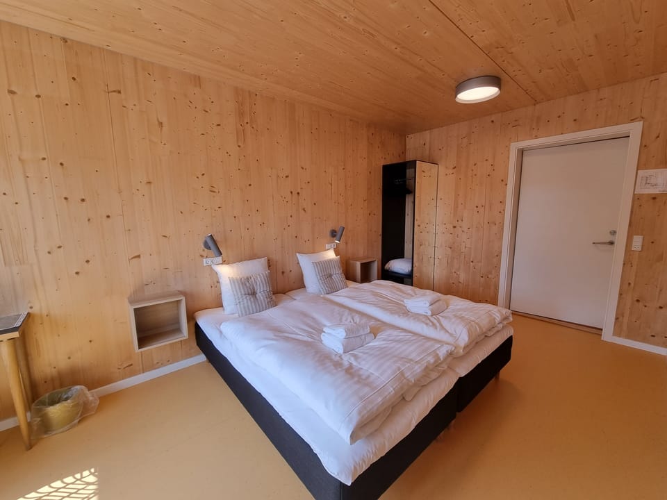 Senior Double Room | Desk, free WiFi, bed sheets