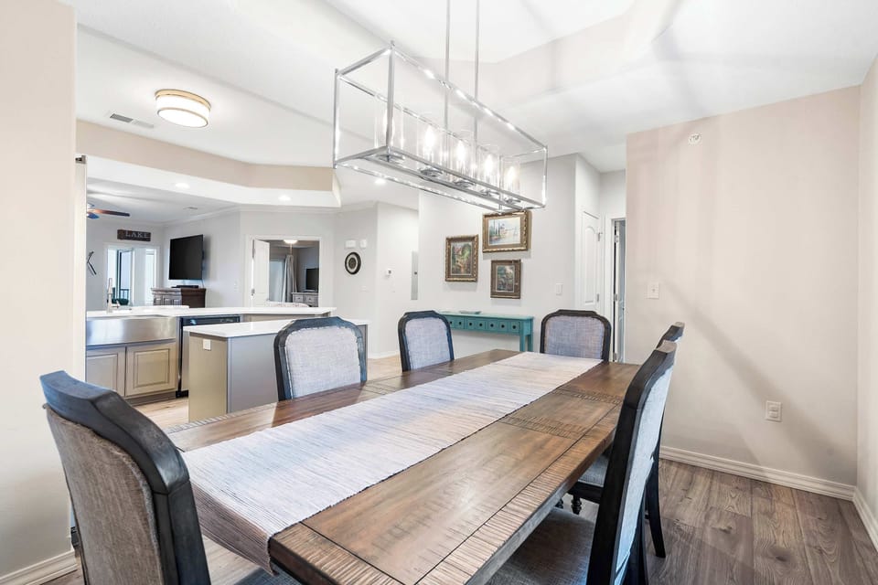 Condo, Multiple Beds, Balcony (Majestic Lakeview Destination) | Dining