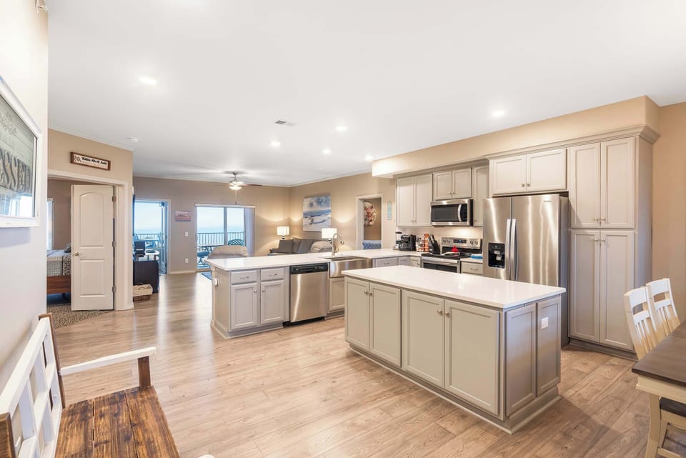 Condo, Multiple Beds, Balcony (Paradise View at the Majestic) | Interior