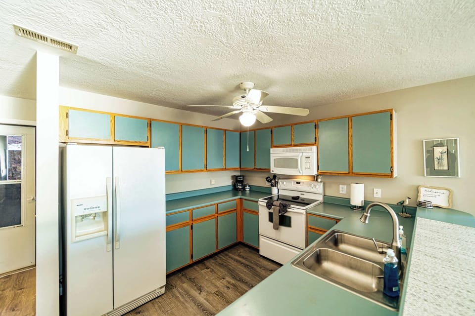 Condo, Multiple Beds, Pool Access (Osage Oasis) | Private kitchen | Fridge, microwave, oven, stovetop