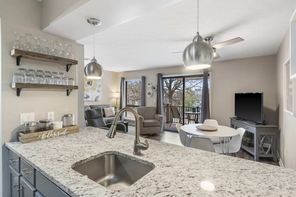 Condo, 1 King Bed with Sofa bed, Balcony, Golf View (Honey Hill) | Interior