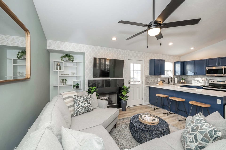 House, Multiple Beds, Balcony | Living area | TV