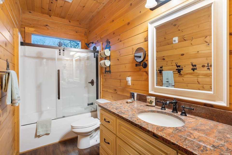 Teals Treasure Secluded Lakeside Cabin for 8! Cabin in Missouri