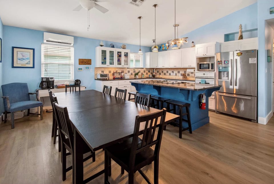 House, Multiple Beds, Patio, Garden View (The Salty Hippo) | Private kitchen | Fridge, microwave, oven, stovetop