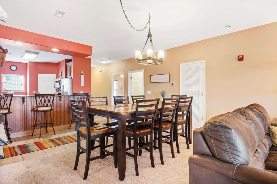 Condo, Multiple Beds, Balcony (Rockwood Lakeview Getaway) | Dining