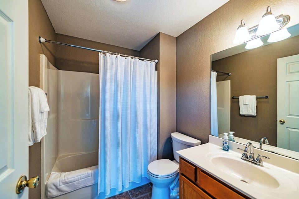 Highland Lake View Incredible Location! Apartment in Lake of the Ozarks