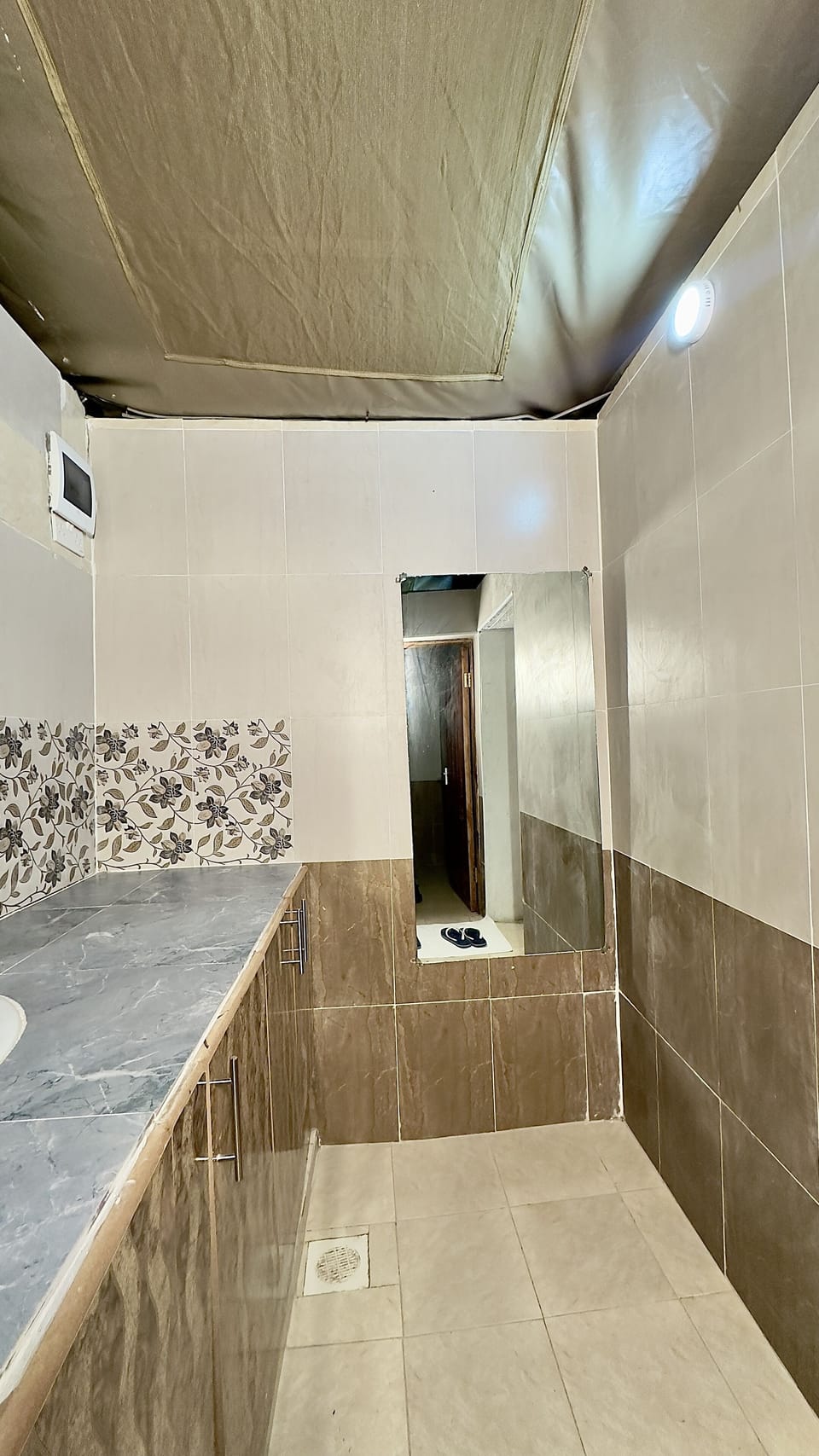 Deluxe Double or Twin Room | Bathroom | Free toiletries, bathrobes, slippers