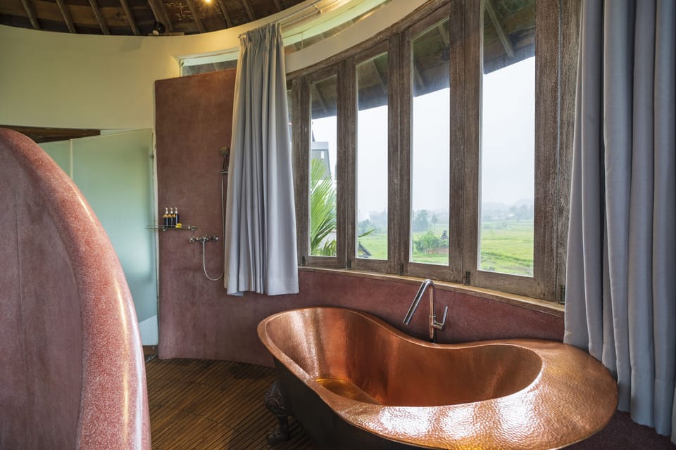 Separate tub and shower, rainfall showerhead, free toiletries
