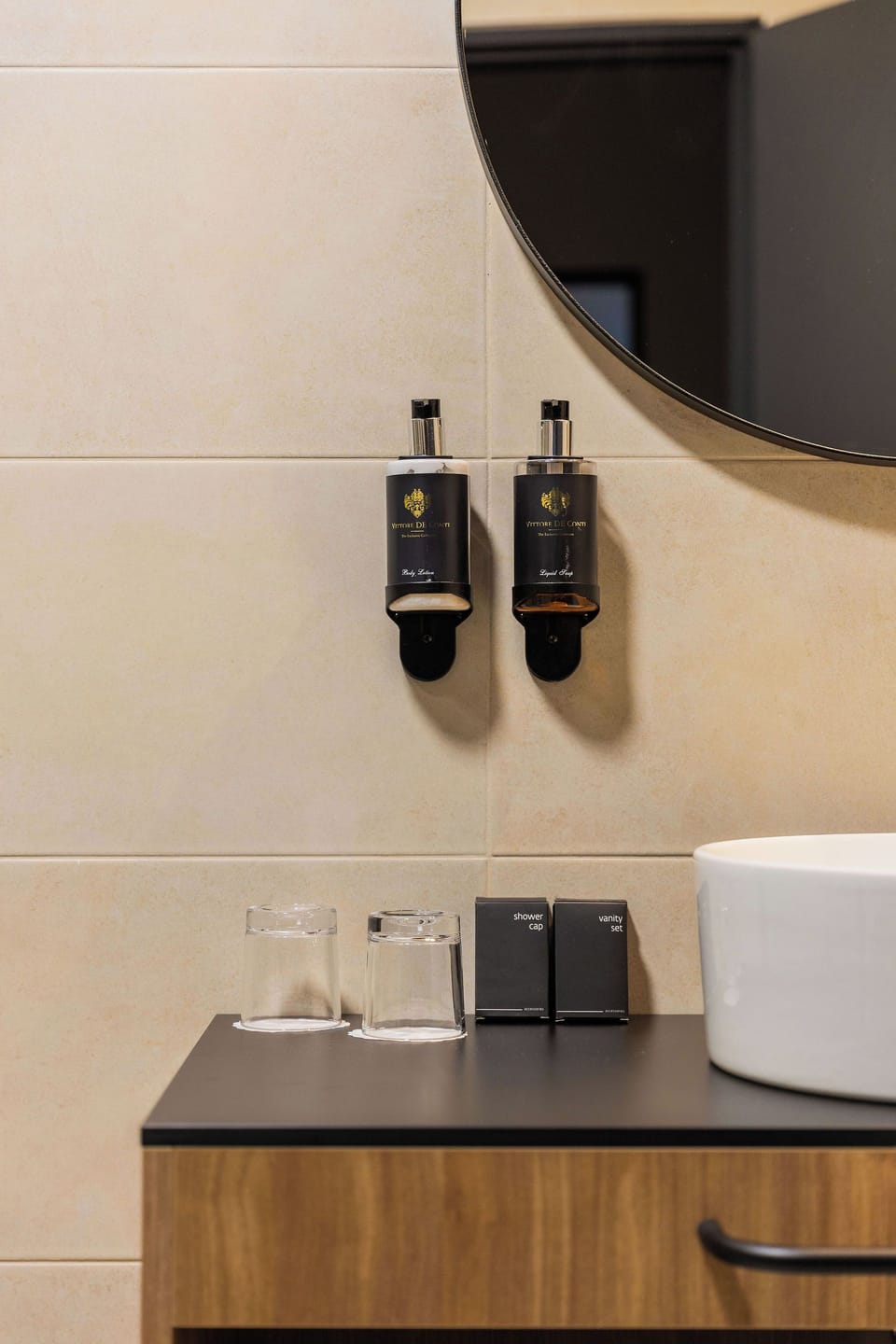 Deluxe Double Room | Bathroom | Free toiletries, hair dryer, towels, soap