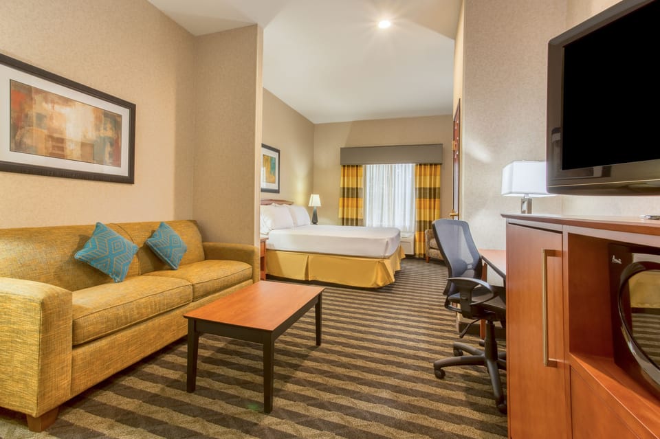 Standard Room, 1 King Bed with Sofa bed | In-room safe, desk, laptop workspace, soundproofing