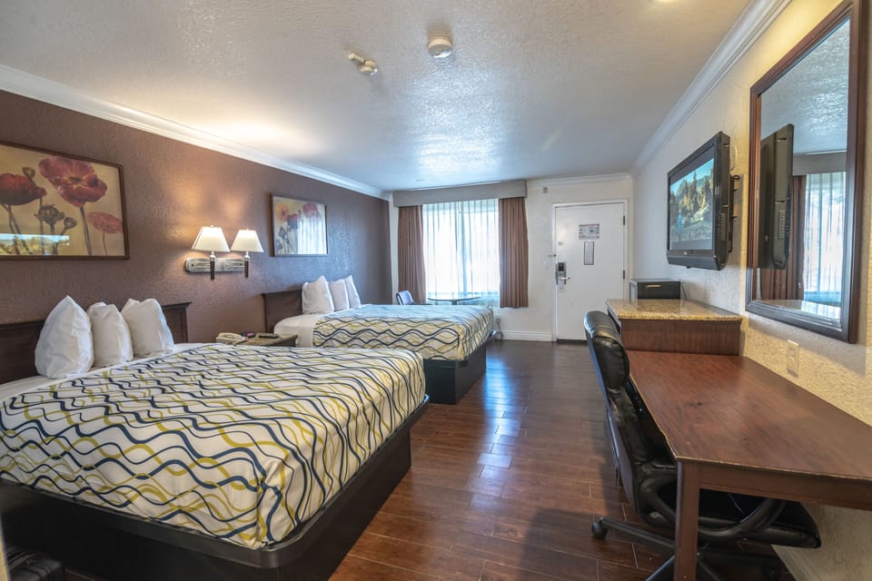 Standard Room, 2 Double Beds, Non Smoking | Bathroom | Free toiletries, towels